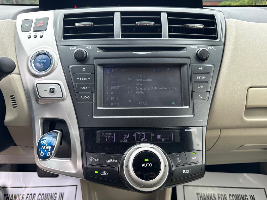 2012 Toyota Prius Image 14