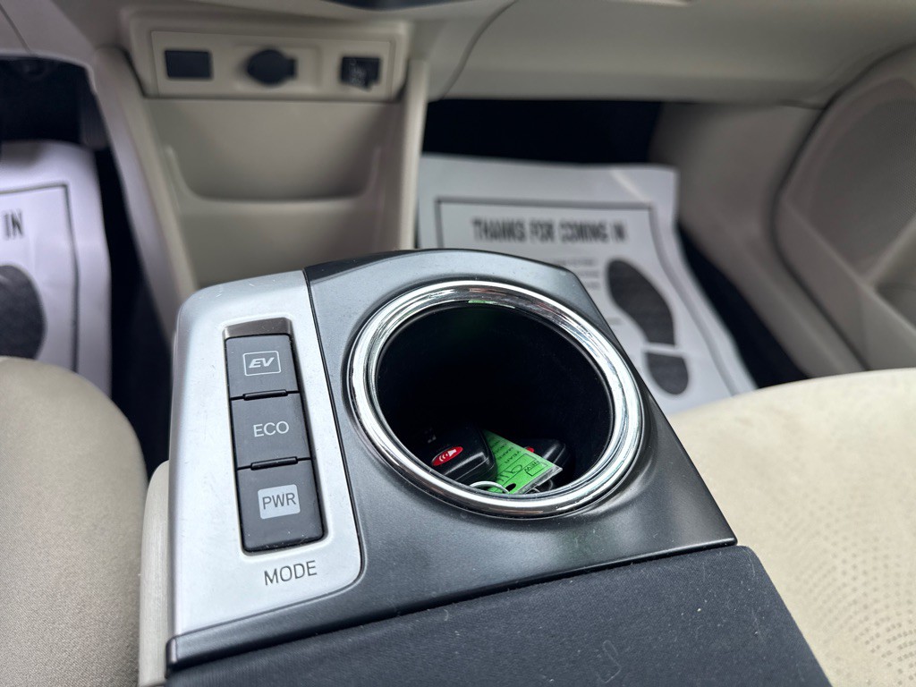 2012 Toyota Prius Image 15