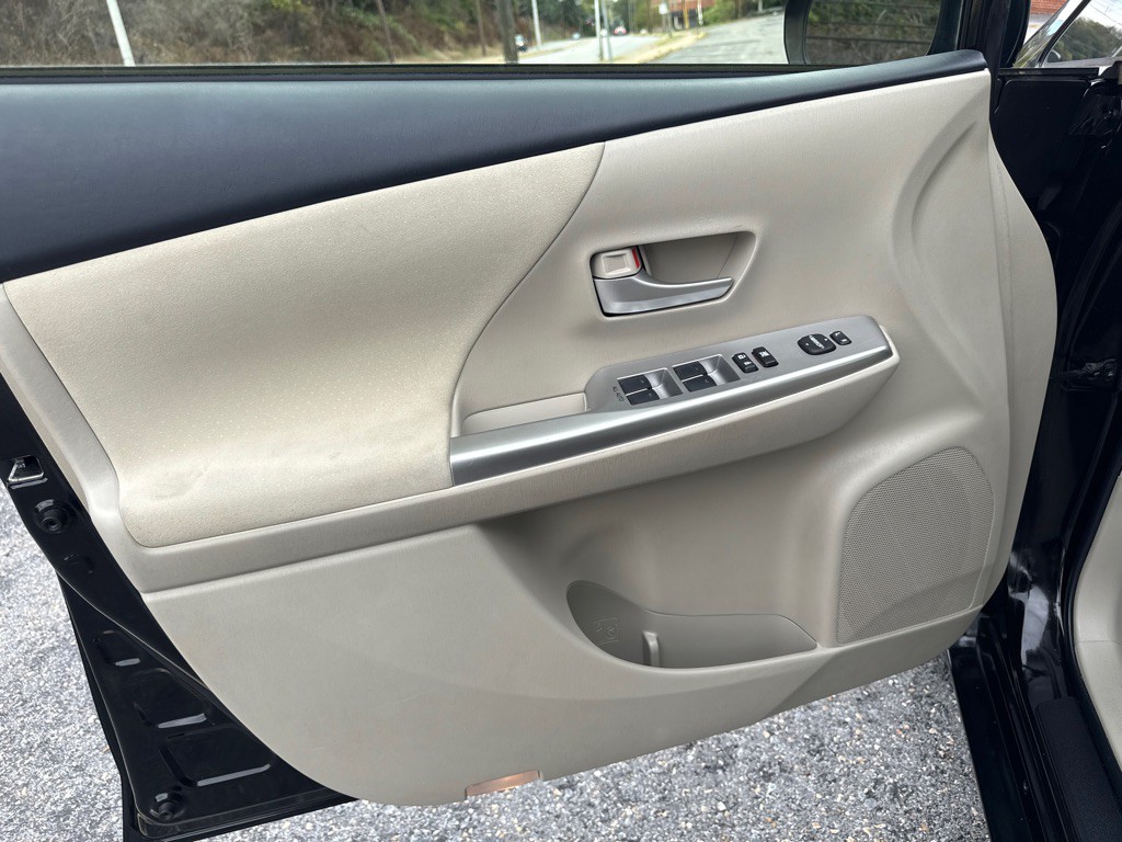 2012 Toyota Prius Image 17