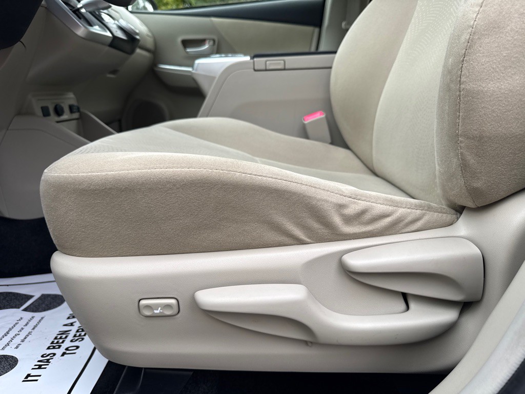 2012 Toyota Prius Image 18