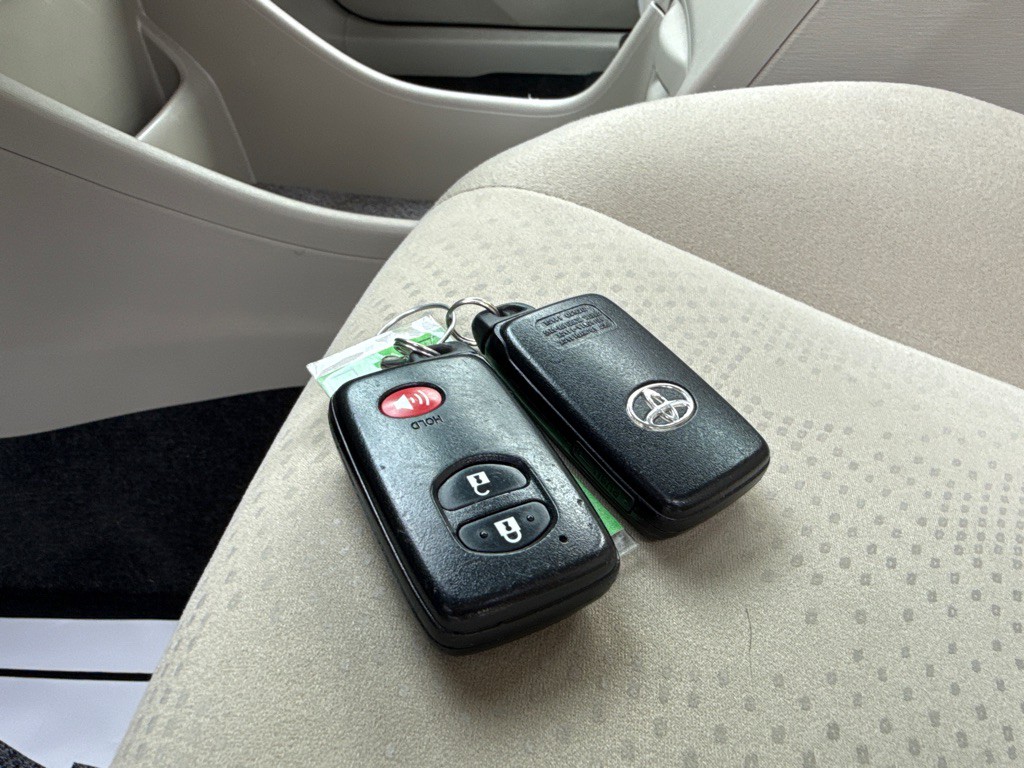 2012 Toyota Prius Image 19