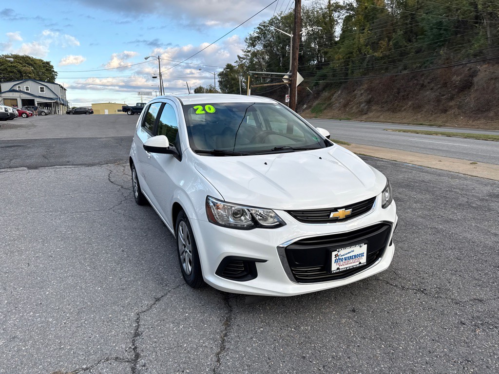 2020 Chevrolet Sonic Image 2