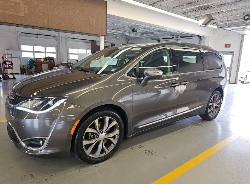 2017 Chrysler Pacifica Image 1