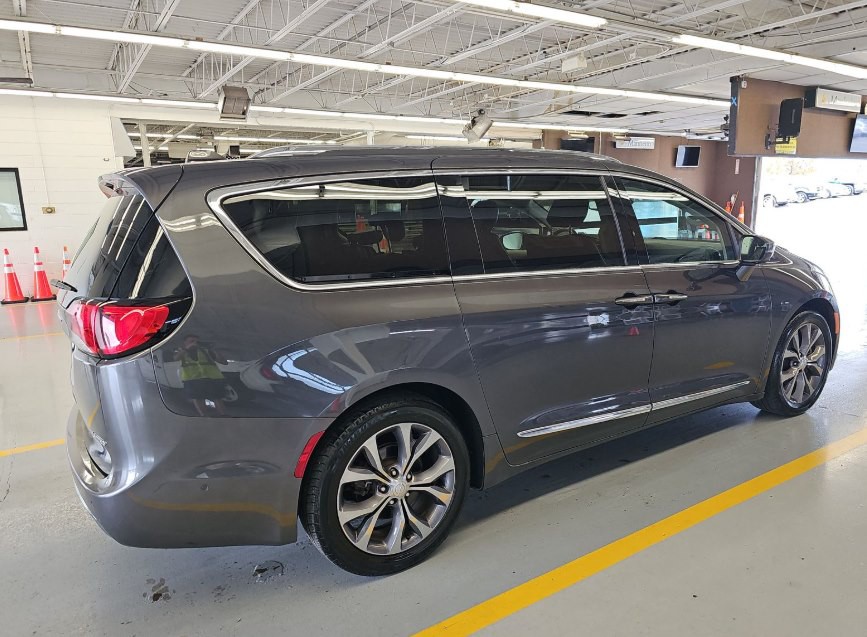 2017 Chrysler Pacifica Image 2