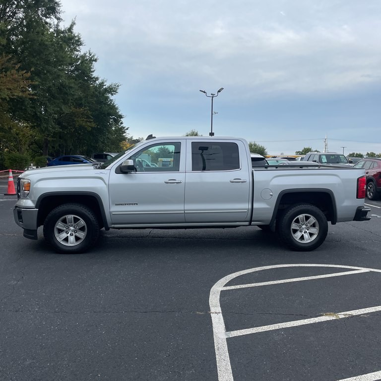 2015 GMC Sierra Image 2