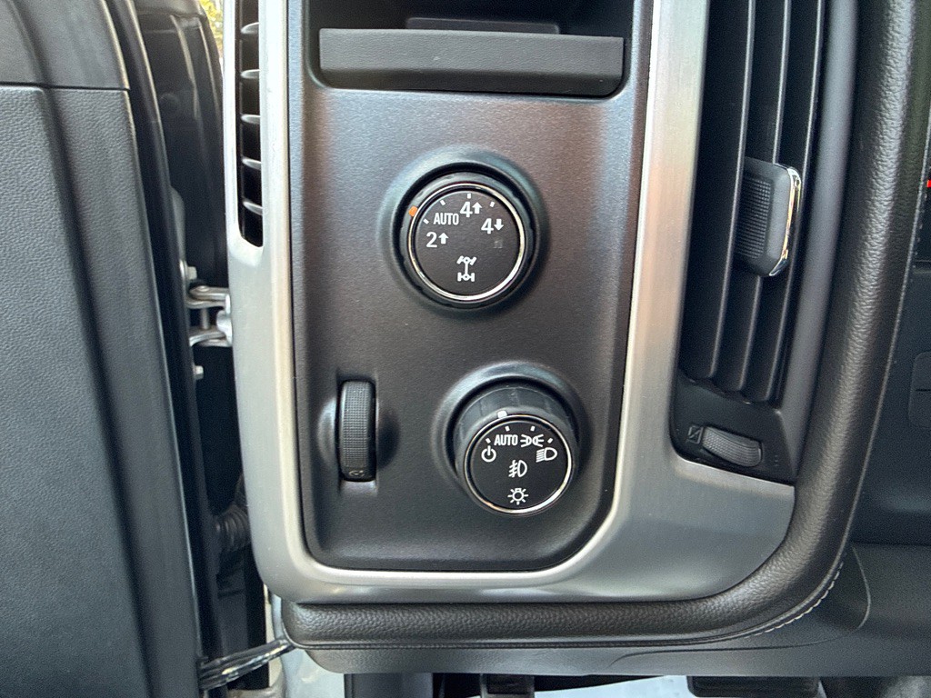 2015 GMC Sierra Image 18