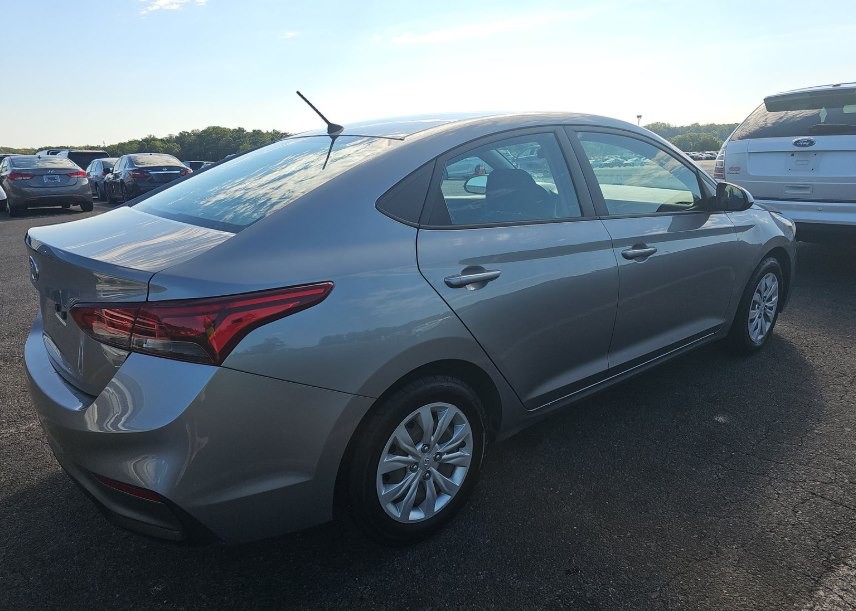 2021 Hyundai Accent Image 2