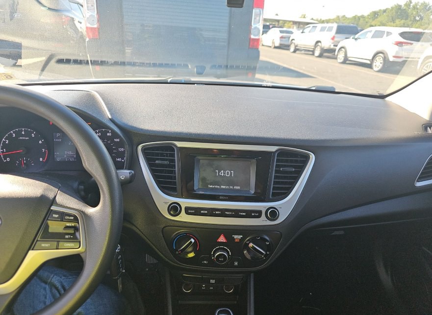 2021 Hyundai Accent Image 3