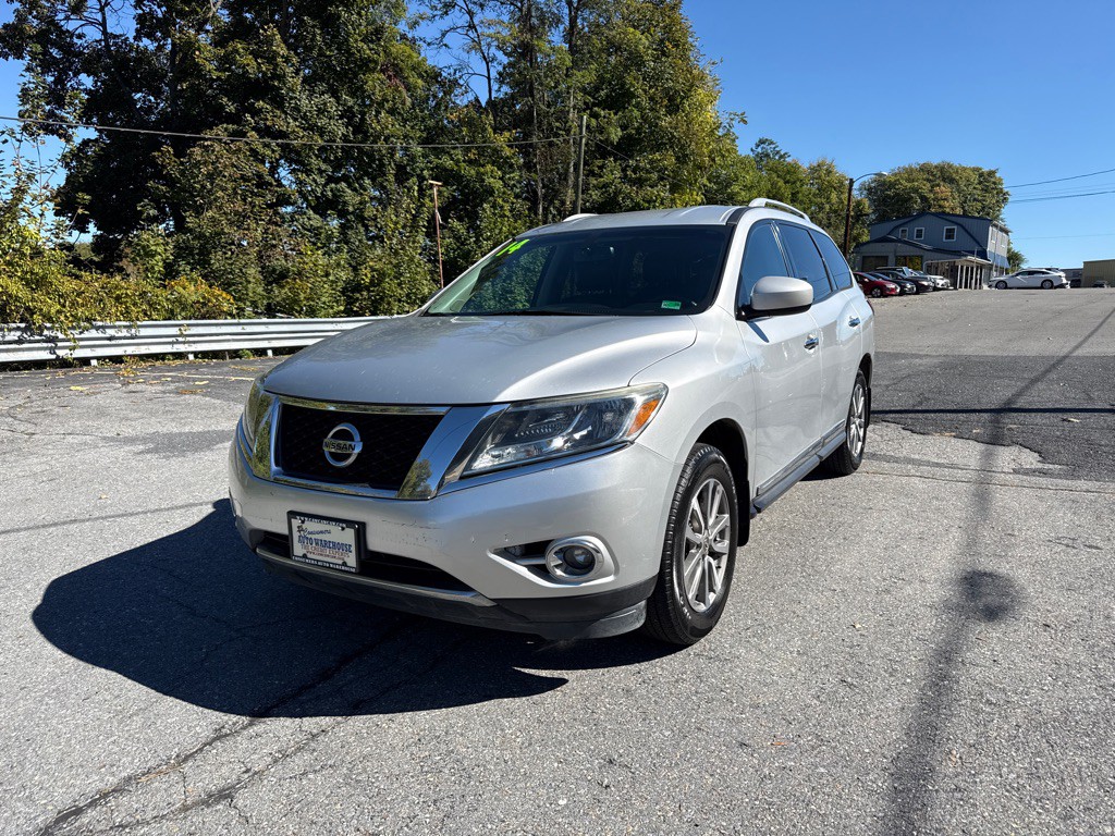 2014 Nissan Pathfinder Image 1