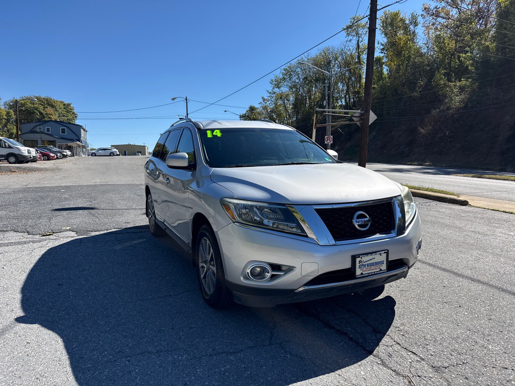 2014 Nissan Pathfinder Image 2