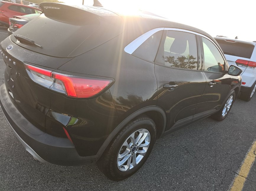 2022 Ford Escape Image 2