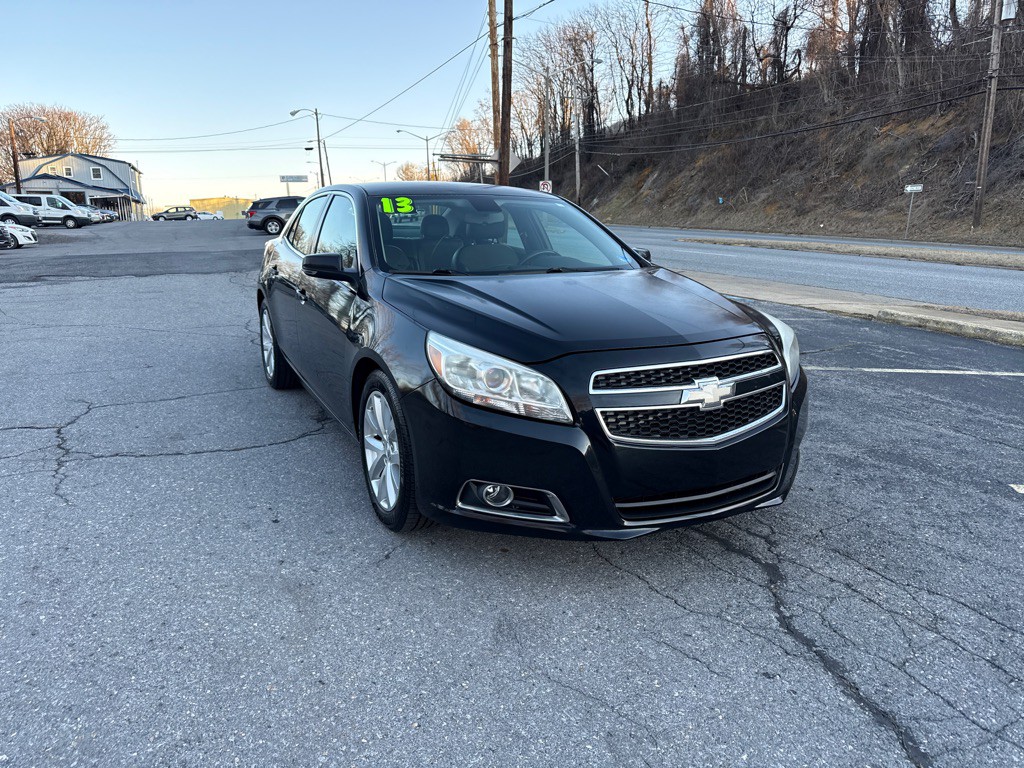 2013 Chevrolet Malibu Image 2