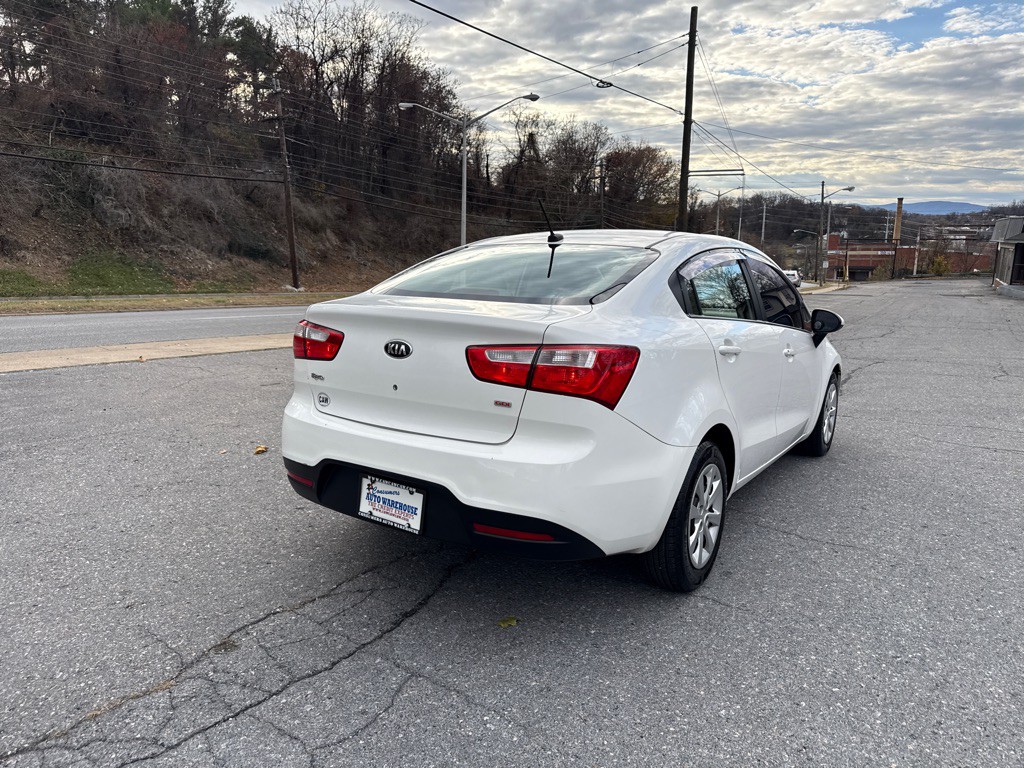 2015 Kia Rio Image 3