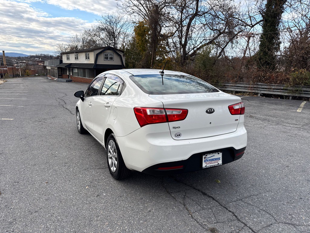 2015 Kia Rio Image 4