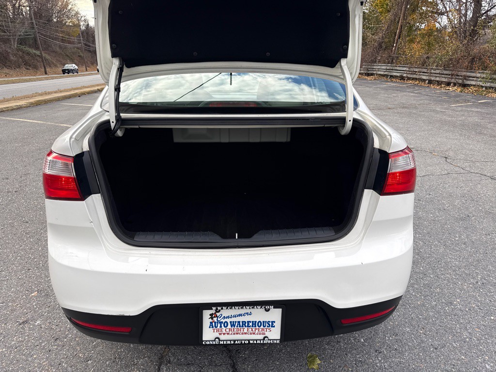 2015 Kia Rio Image 9