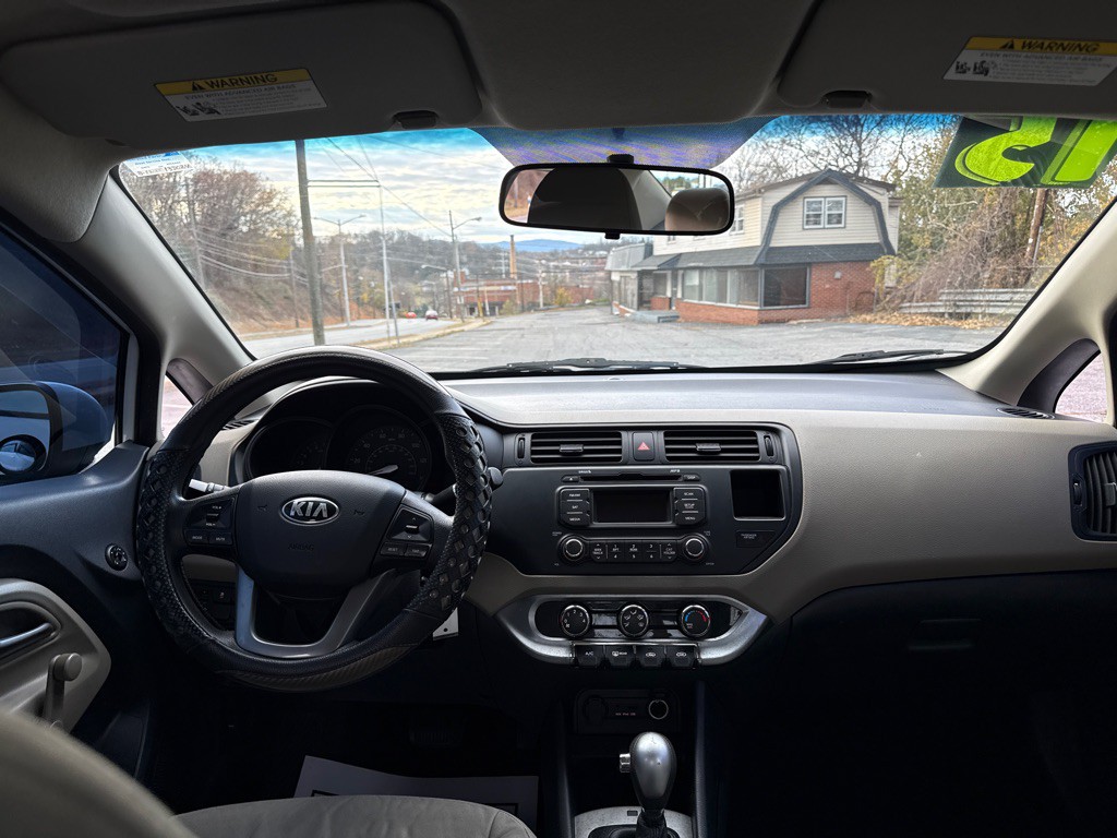 2015 Kia Rio Image 11