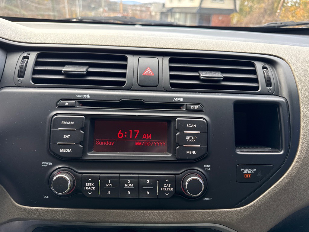 2015 Kia Rio Image 13