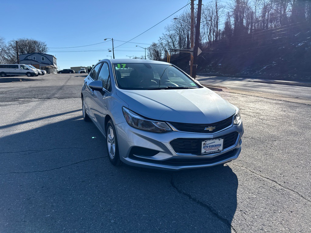 2017 Chevrolet Cruze Image 2