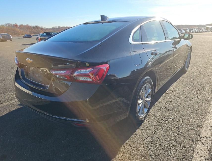 2021 Chevrolet Malibu Image 2