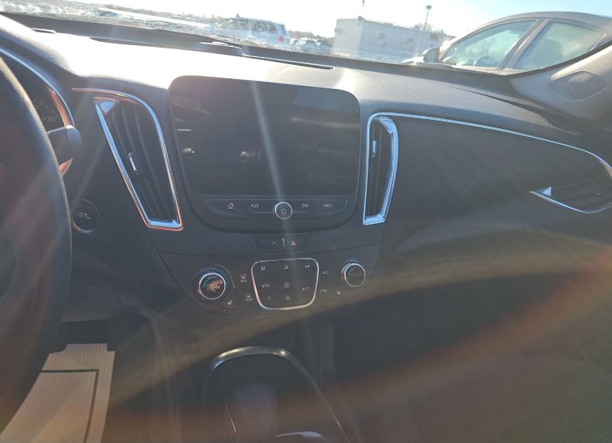 2021 Chevrolet Malibu Image 3