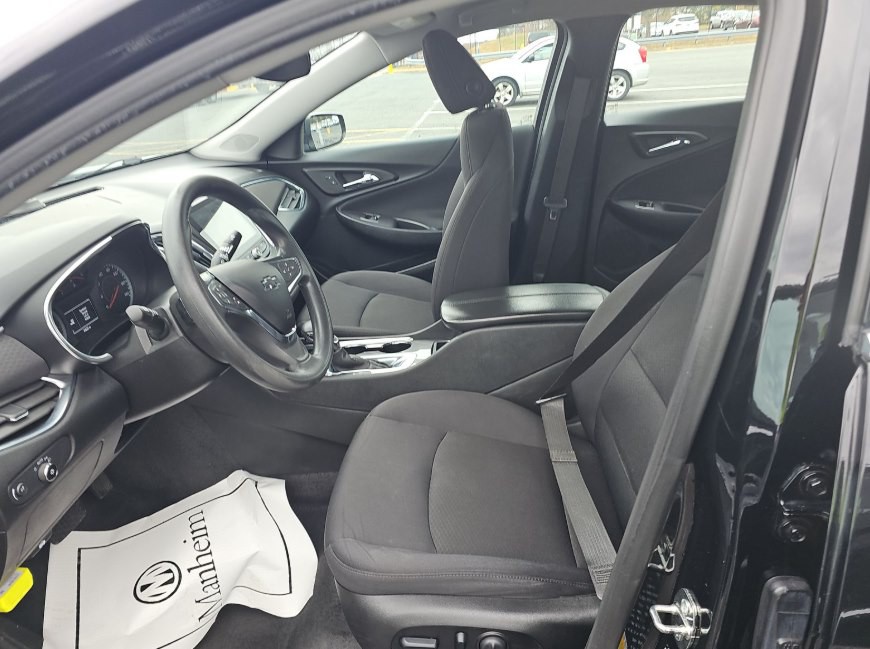 2021 Chevrolet Malibu Image 3