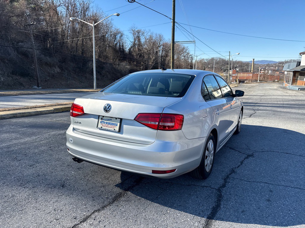 2015 Volkswagen Jetta Image 3