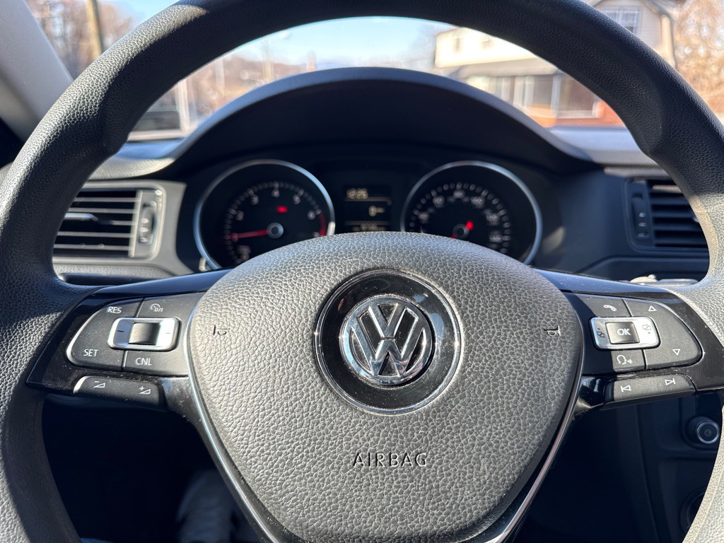2015 Volkswagen Jetta Image 16