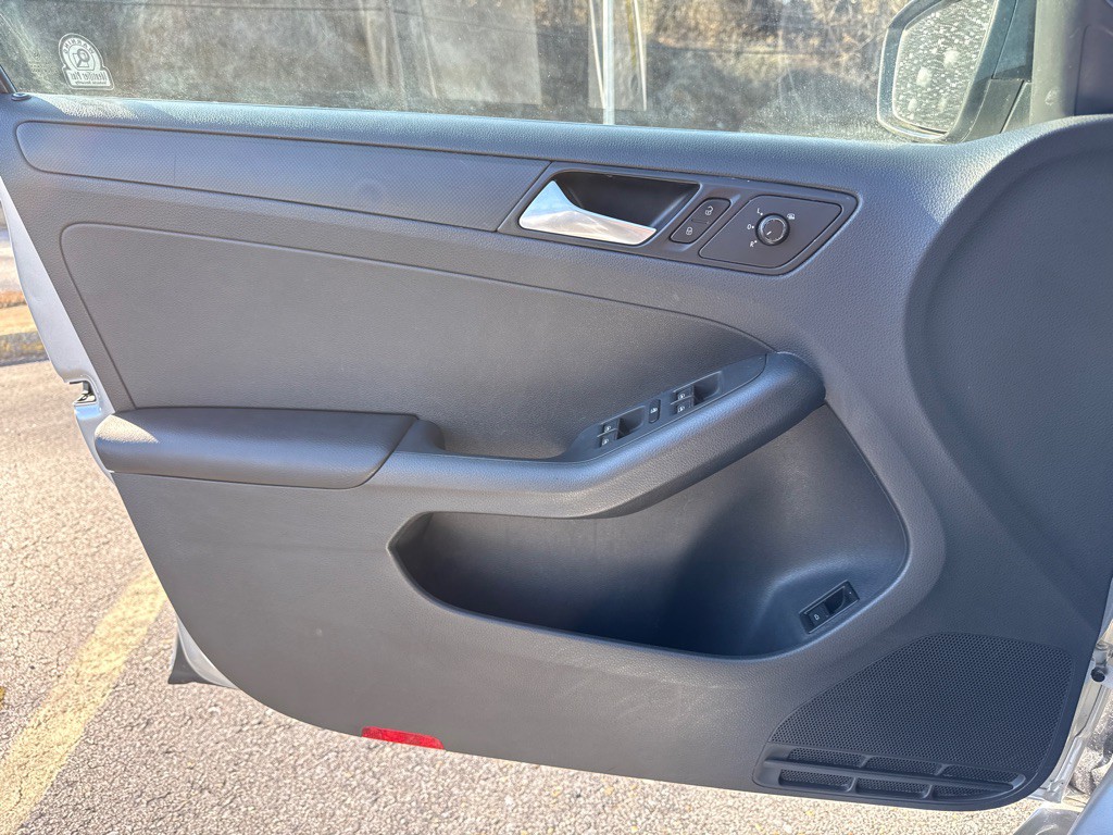 2015 Volkswagen Jetta Image 17