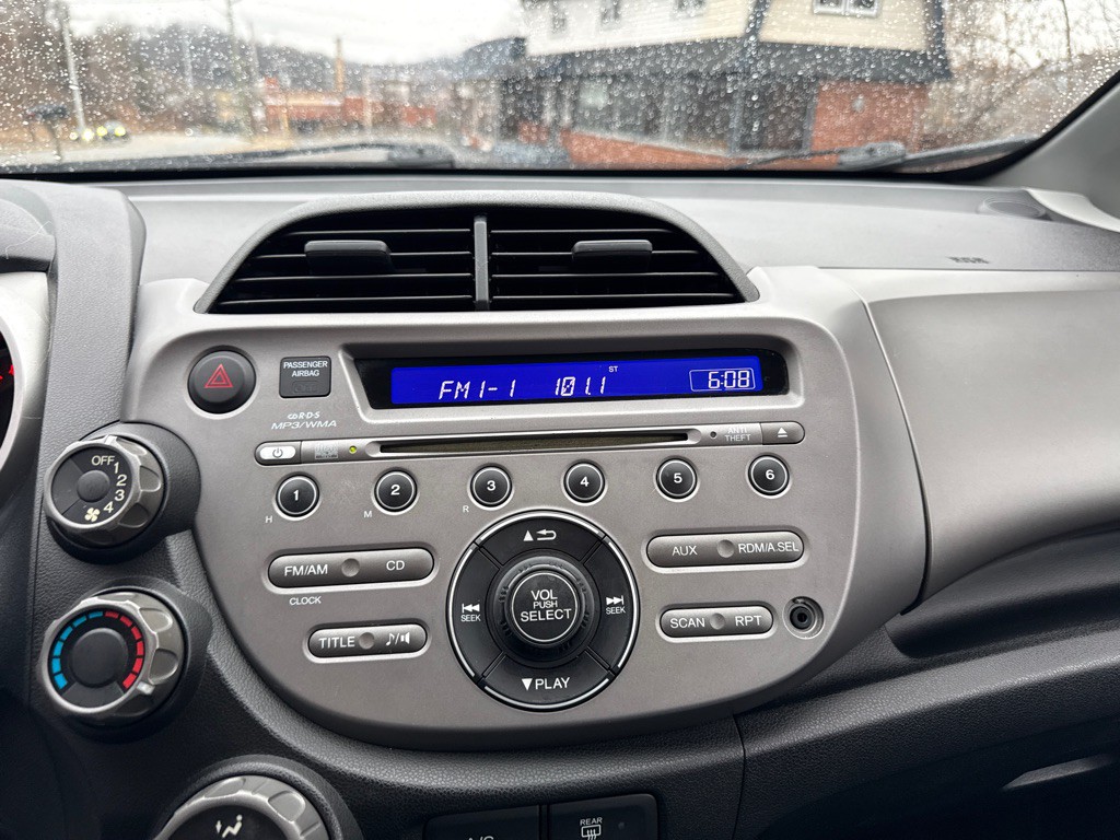 2011 Honda Fit Image 13