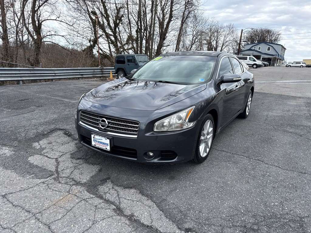 2010 Nissan Maxima Image 1