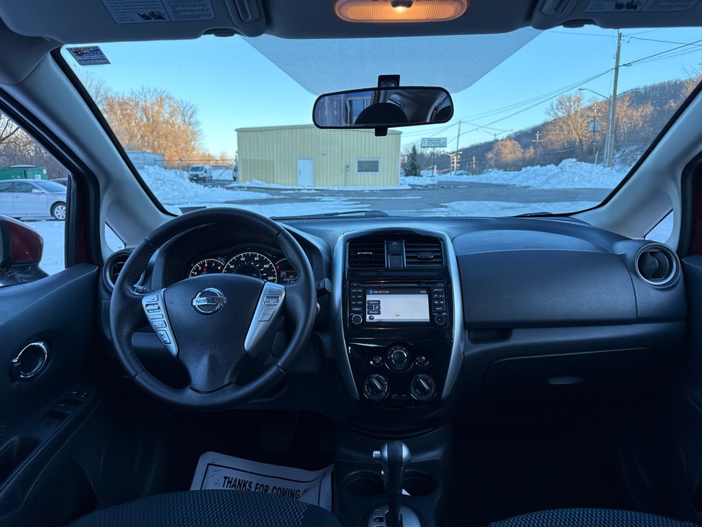 2015 Nissan Versa Image 11