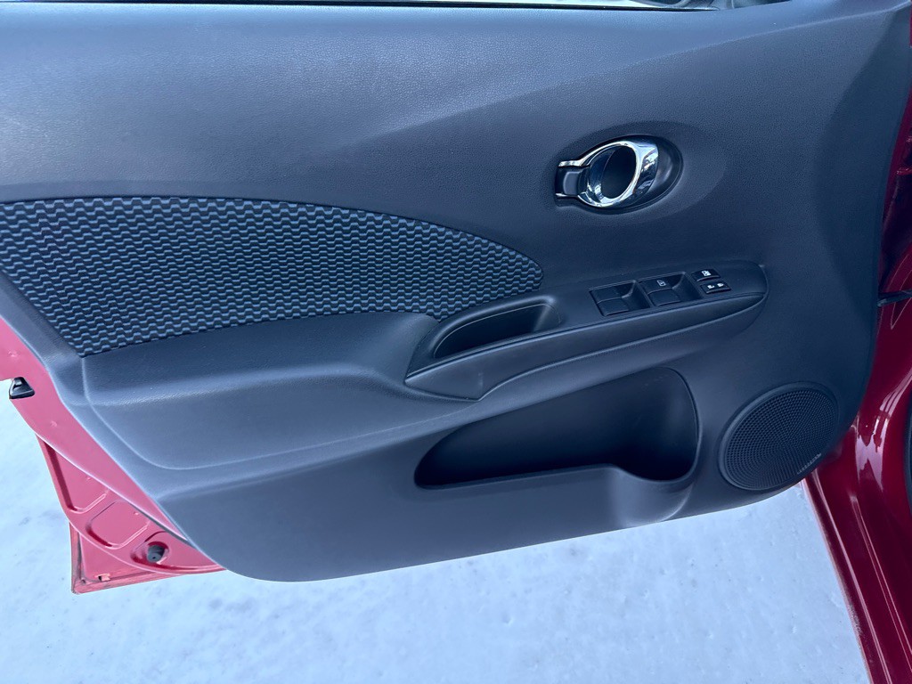 2015 Nissan Versa Image 16