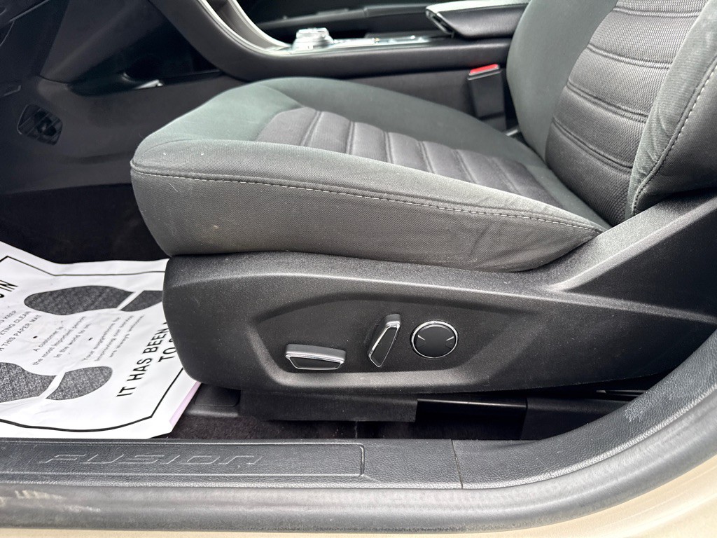 2017 Ford Fusion Image 19
