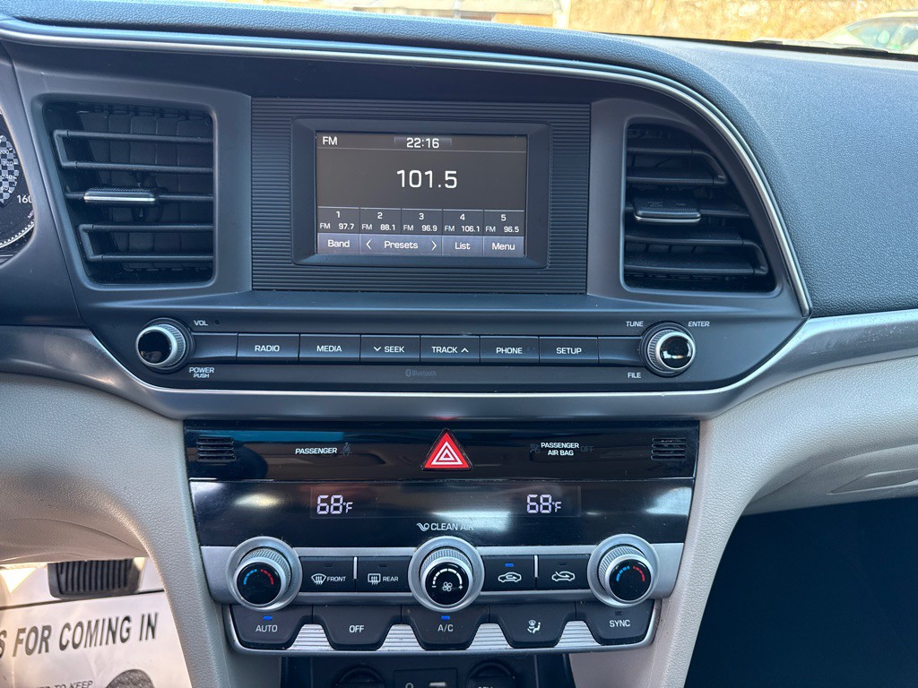 2020 Hyundai Elantra Image 13