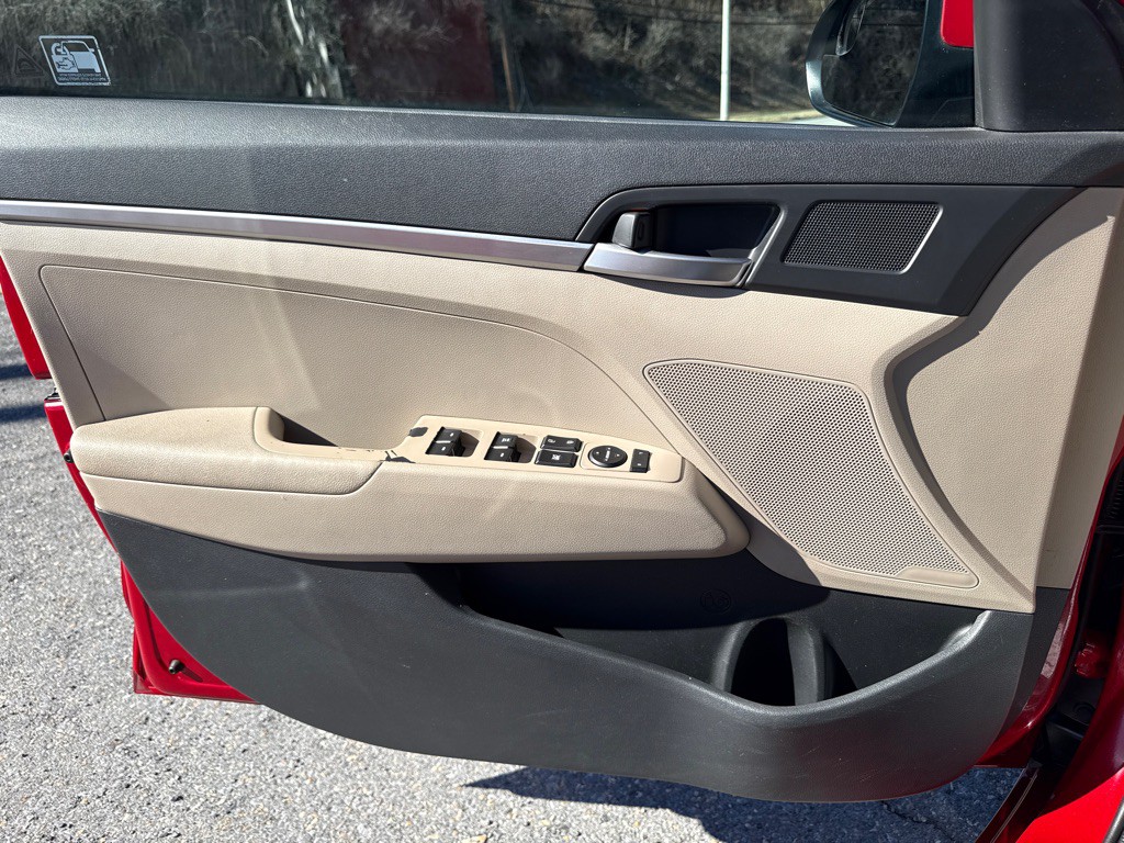 2020 Hyundai Elantra Image 18