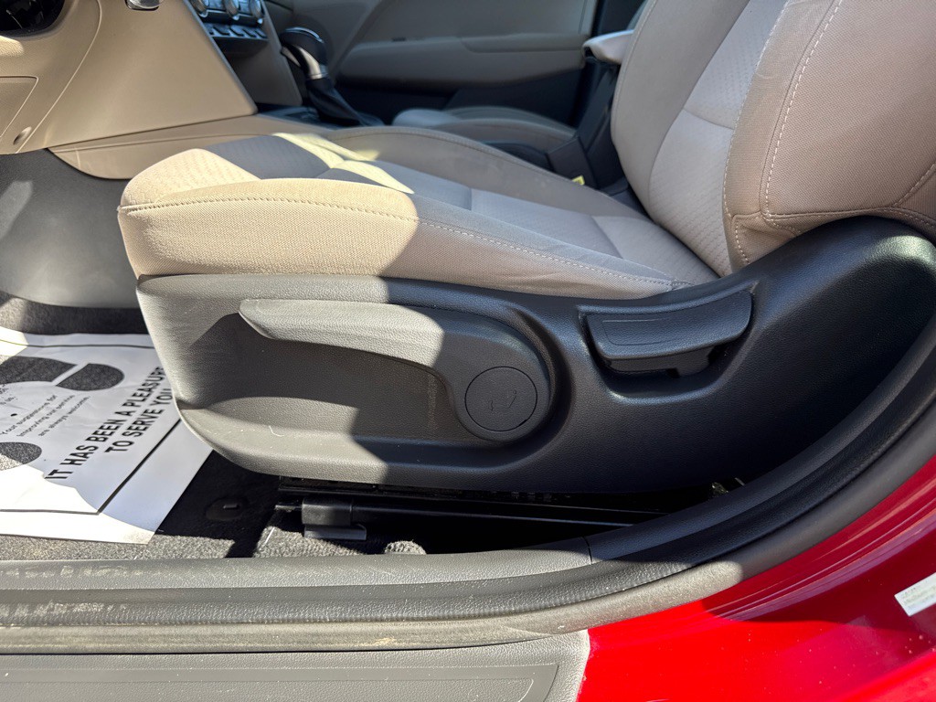 2020 Hyundai Elantra Image 19