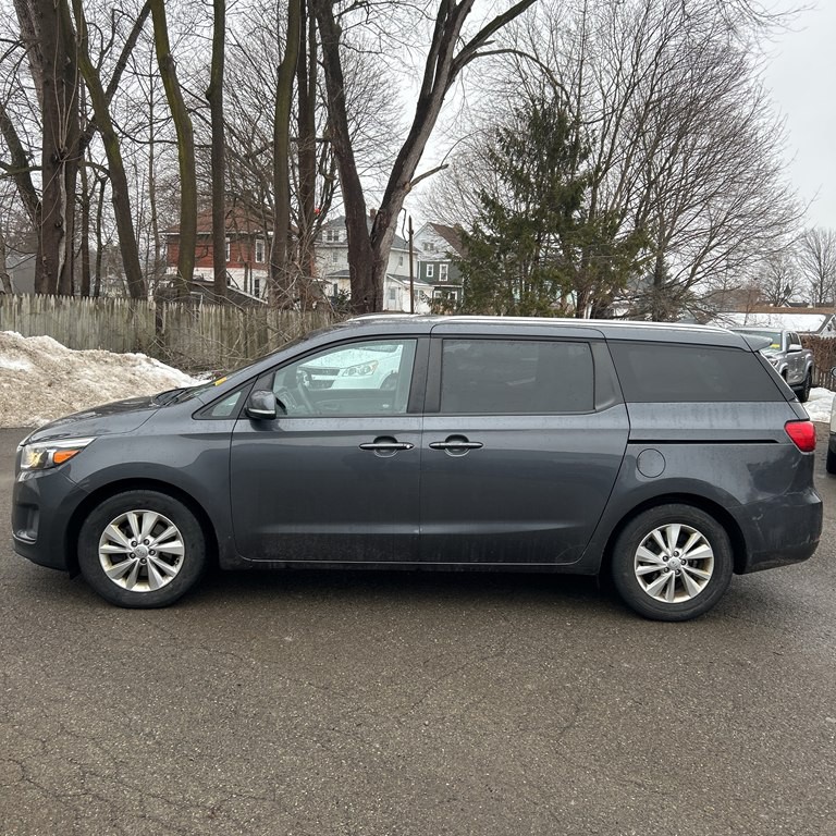 2016 Kia Sedona Image 2