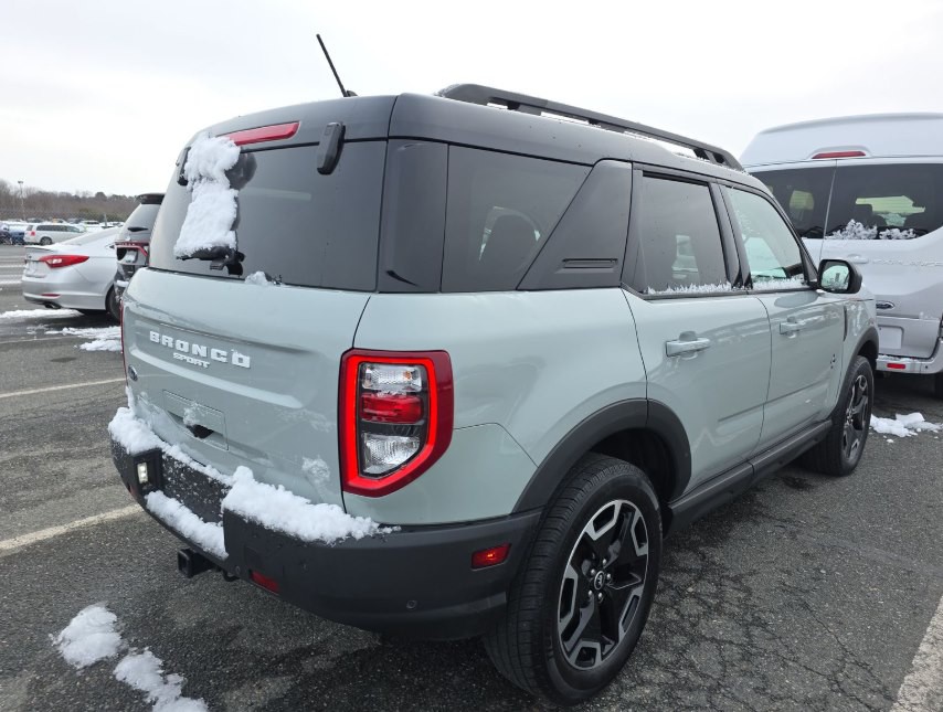 2022 Ford Bronco Image 2