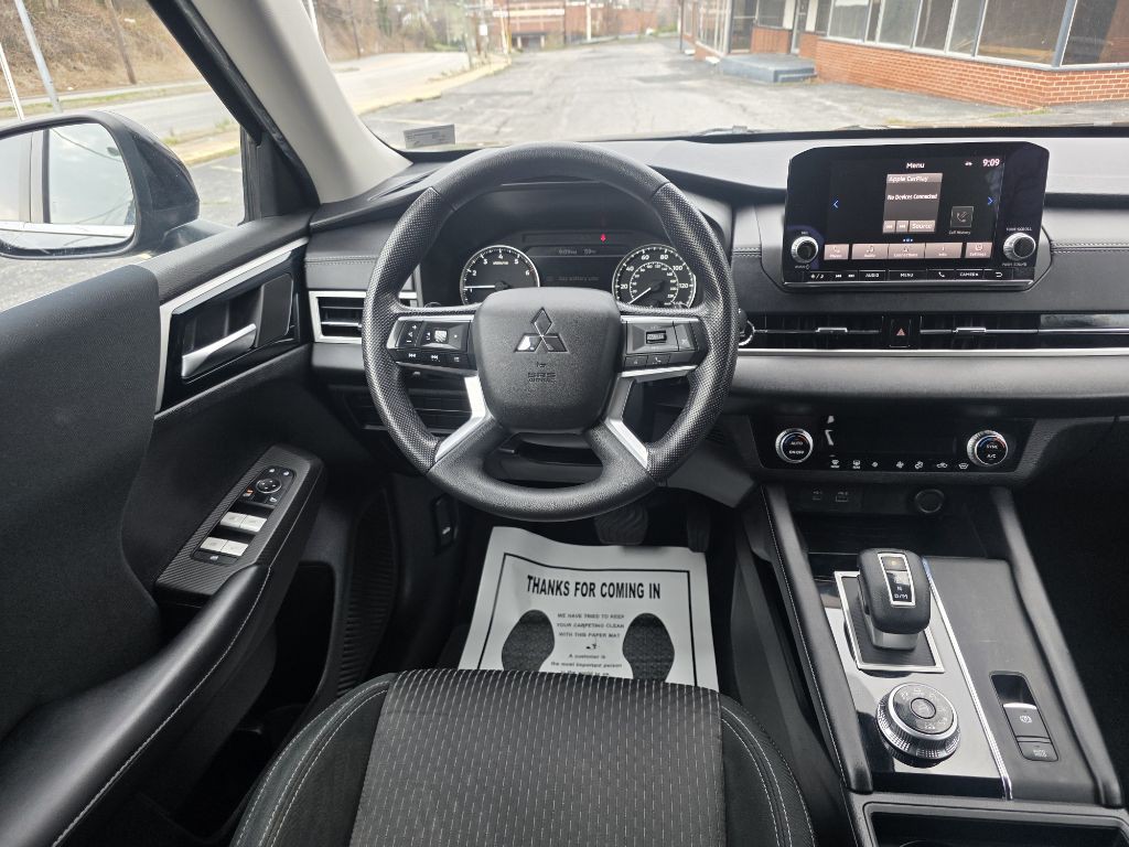 2022 Mitsubishi Outlander Image 7