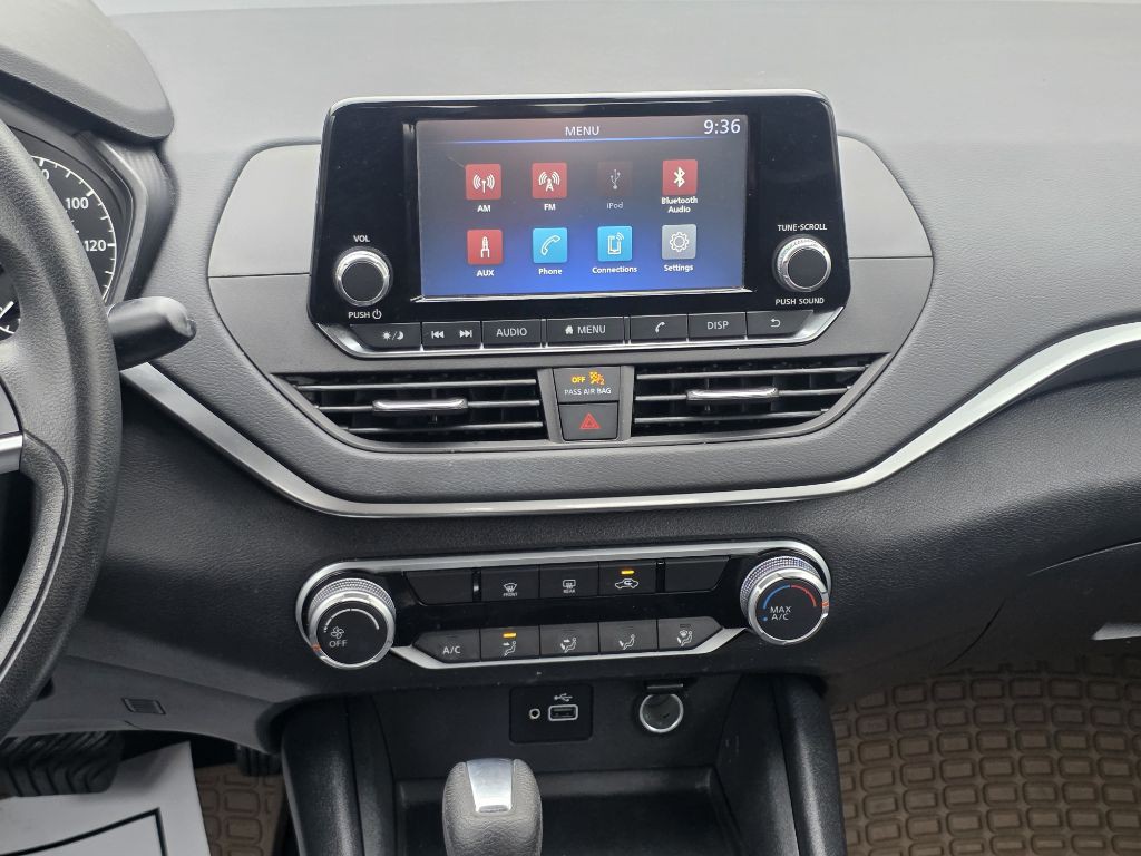 2021 Nissan Altima Image 8