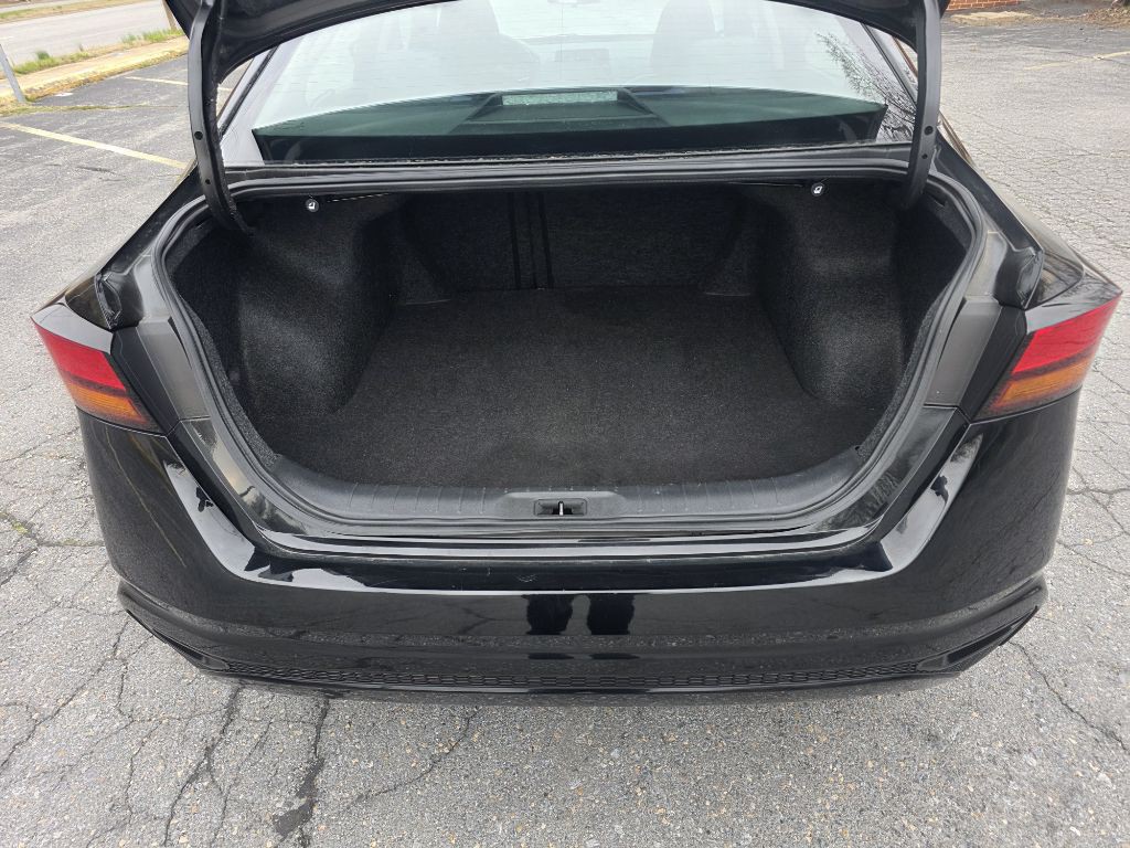 2021 Nissan Altima Image 11