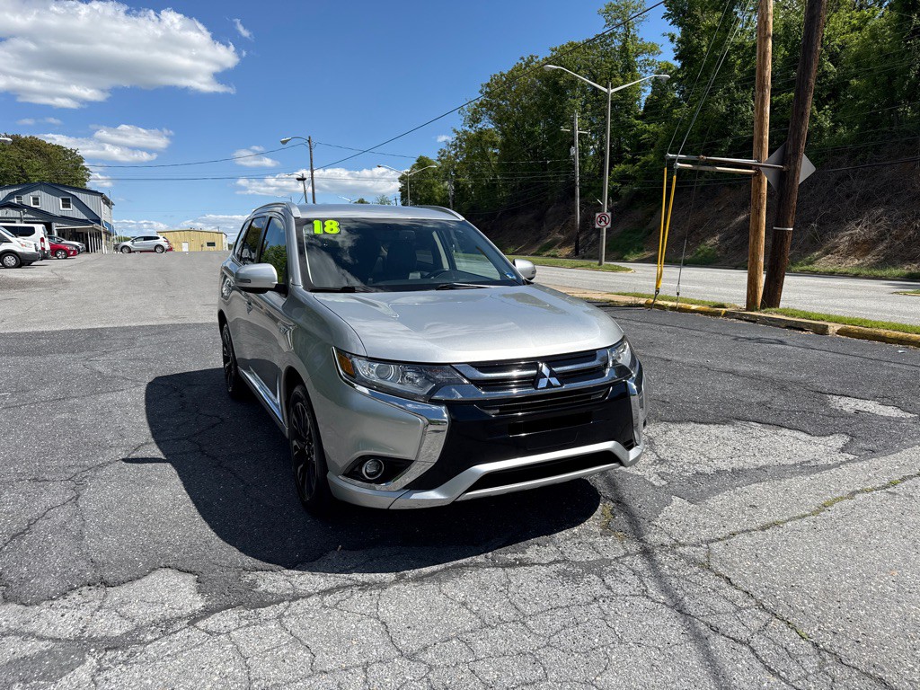 2018 Mitsubishi Outlander Image 2