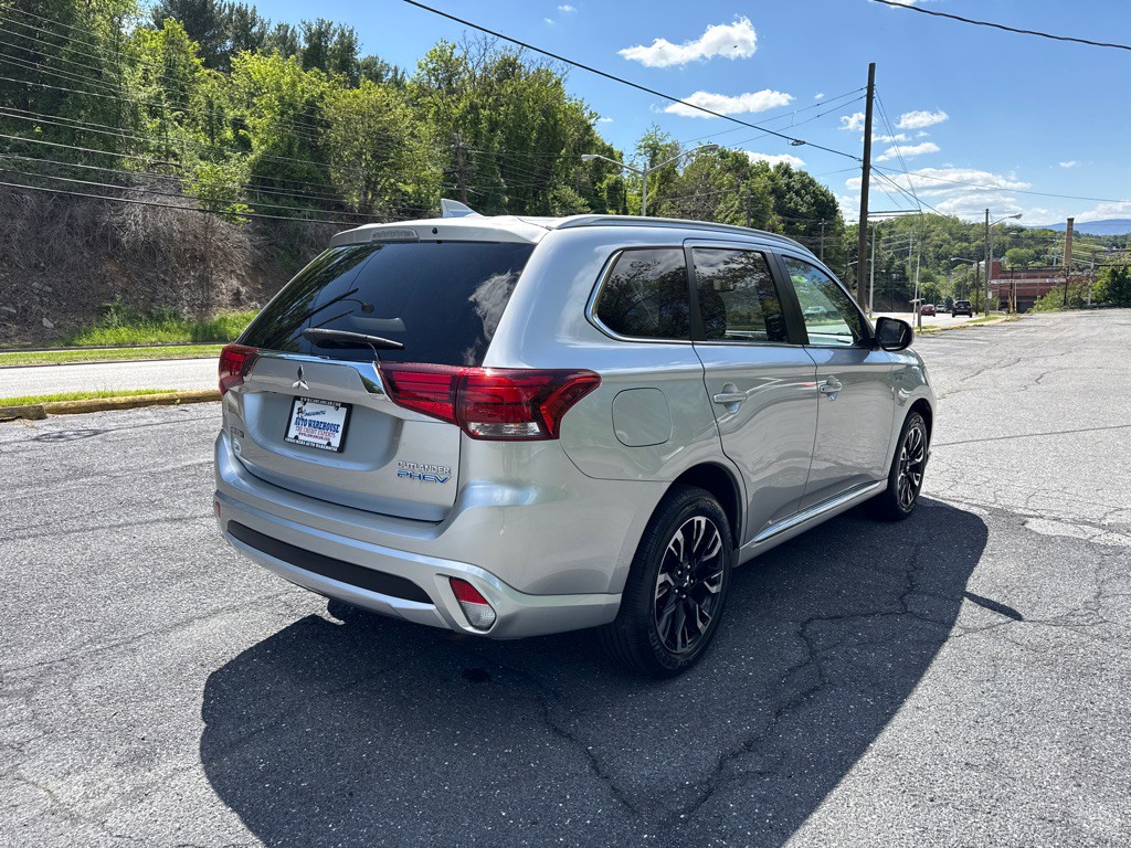 2018 Mitsubishi Outlander Image 3