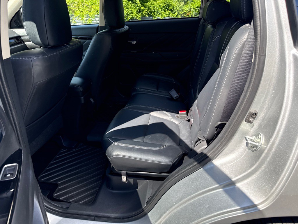 2018 Mitsubishi Outlander Image 6