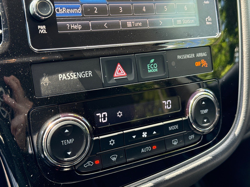 2018 Mitsubishi Outlander Image 16