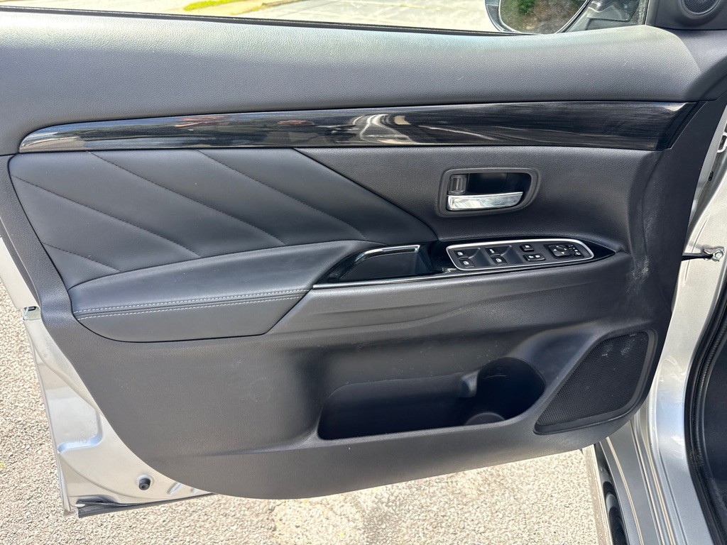 2018 Mitsubishi Outlander Image 23