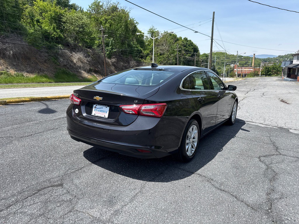 2022 Chevrolet Malibu Image 3