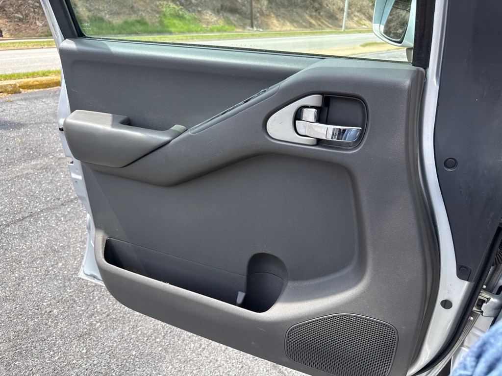 2014 Nissan Frontier Image 21