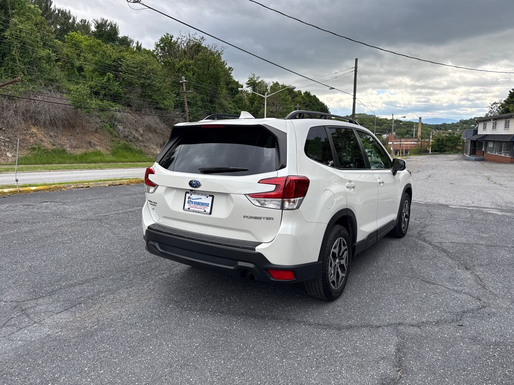 2022 Subaru Forester Image 3