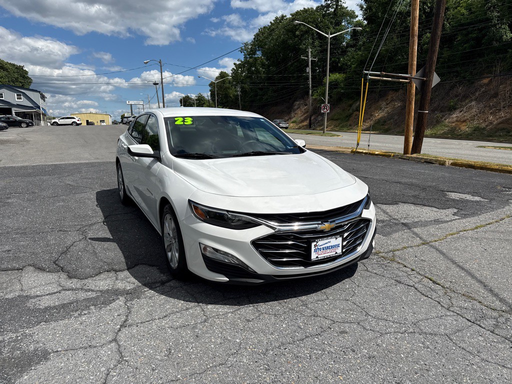 2023 Chevrolet Malibu Image 2